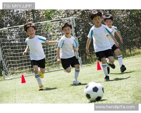 儿童足球明星装扮图展示小球员们的梦想与激情让孩子们在绿茵场上尽情挥洒青春 儿童足球明星装扮图展示小球员们的梦想与激情让孩子们在绿茵场上尽情挥洒青春