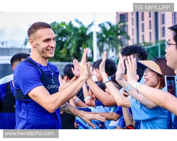 专业足球衣的选择与搭配技巧助你提升球场表现与个人风格