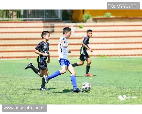 凯凯足球:探索青少年足球发展的新路径与未来愿景 凯凯足球:探索青少年足球发展的新路径与未来愿景