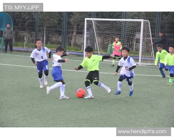 双人足球桌的乐趣与竞技体验探索让你在家也能享受足球的激情与快乐